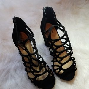 D heart black heels